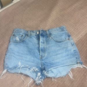 Blue Levi’s shorts